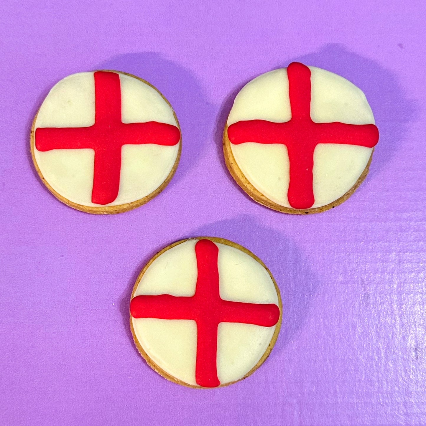 England flag dog biscuits for dogs, handmade and decorated with red and white icing. Grain-free football-themed treats perfect for match days and celebrations.