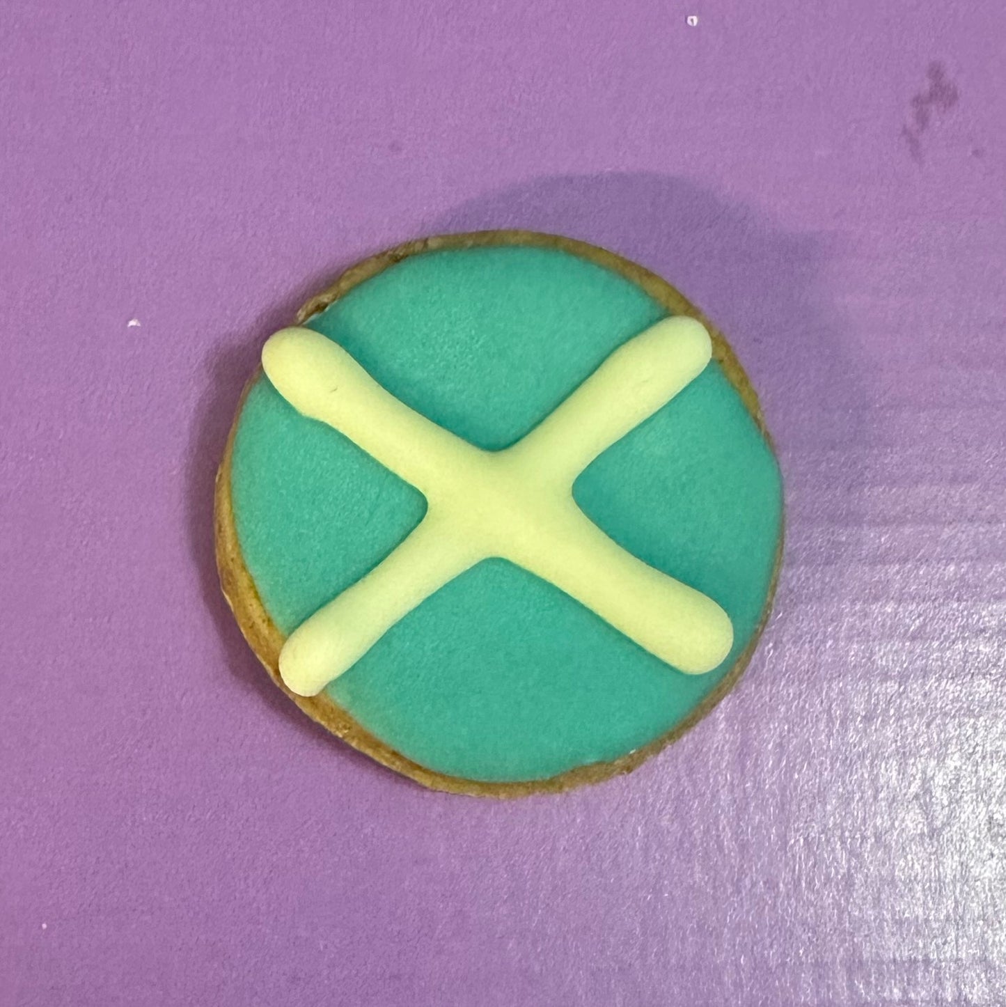 Scotland flag dog biscuits for dogs, handmade and decorated with blue and white icing. Grain-free football-themed treats perfect for match days and football celebrations.